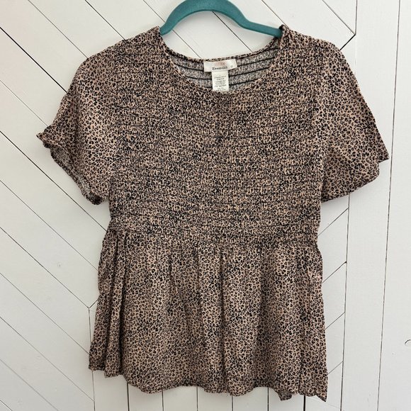 Smocked flowy top with subtle leopard print pattern | urban romantics - Picture 1 of 4